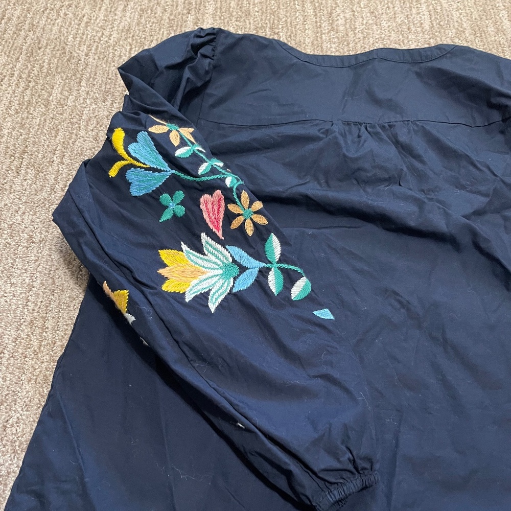 Talbots Embroidered Sleeve Poplin Top - Navy, Size Medium‎ - Picture 3 of 10